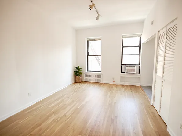 30 East 95th Street image 3 of 13