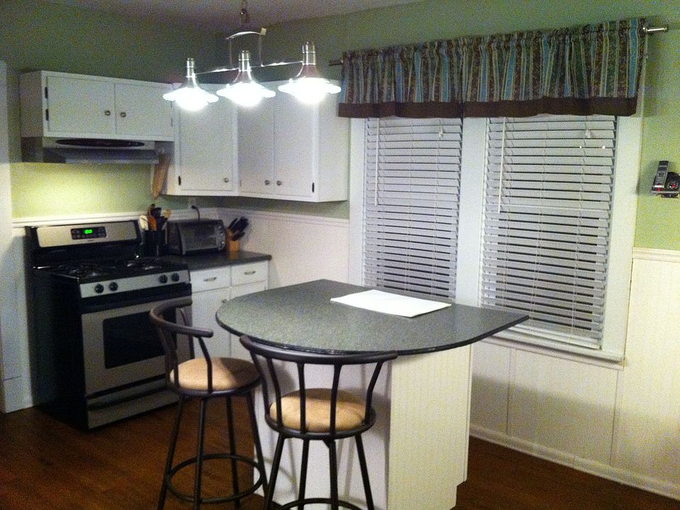1st image of 850 Cleveland Dr