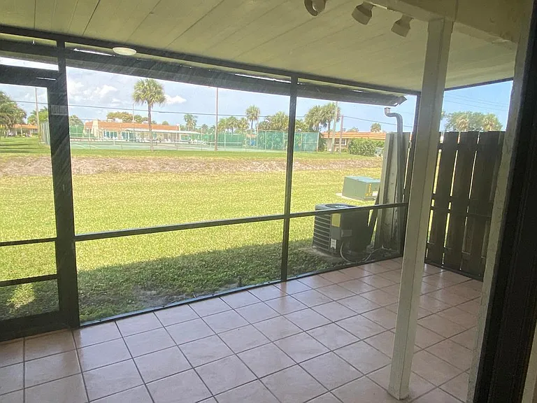 4901 Pier Dr — Photo 5