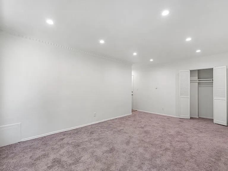 1227 N Harper Ave #8 — Photo 4