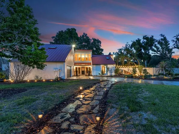 2925 Chelsea Woods Dr, Valrico, FL 33596