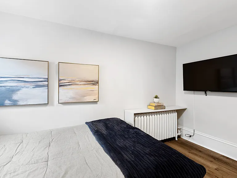 360 Friel St — Photo 33