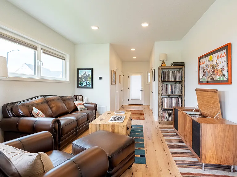 2889 W Graf St — Photo 27
