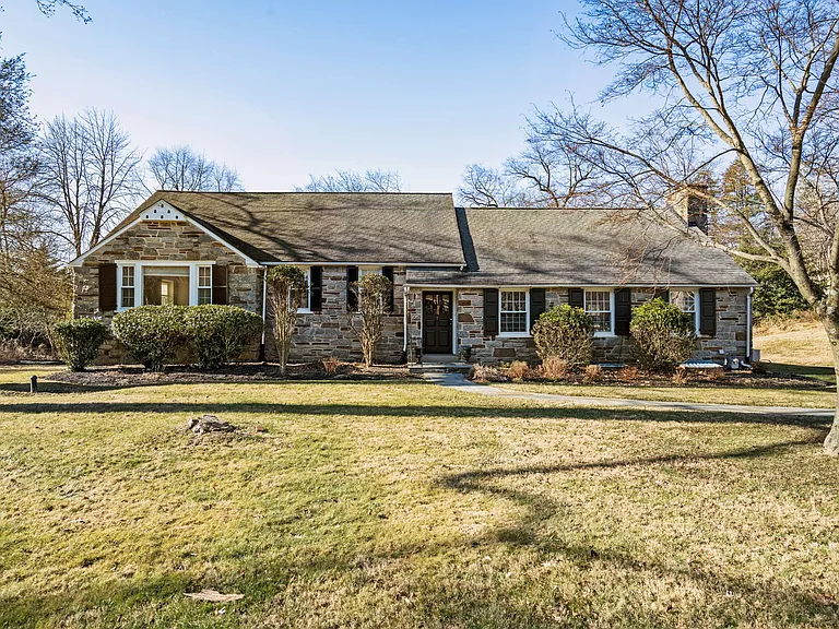 248 Hilldale Rd — Photo 1
