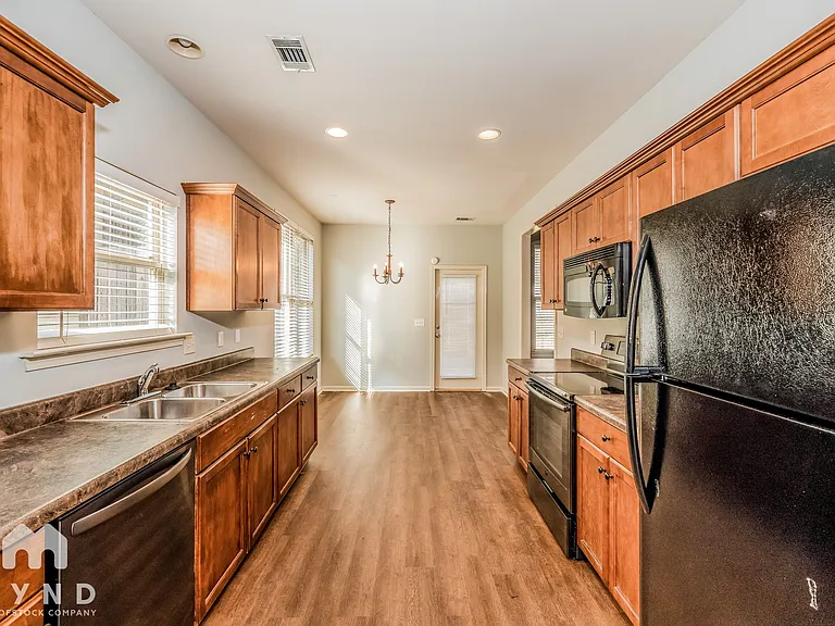 1192 Washington Dr — Photo 4