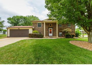 1309 Kings Trail Ln, Fenton, MO 63026