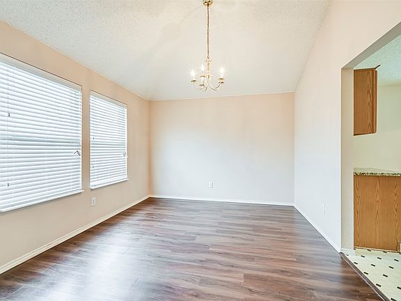 4th image of 1604 Green Hill Dr