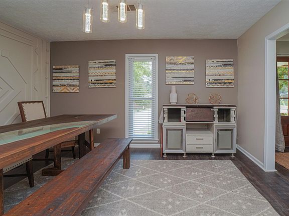 3rd image of 3701 Cricklewood Dr