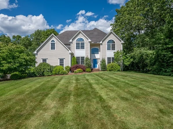 20 Appaloosa Cir, Hopkinton, MA 01748
