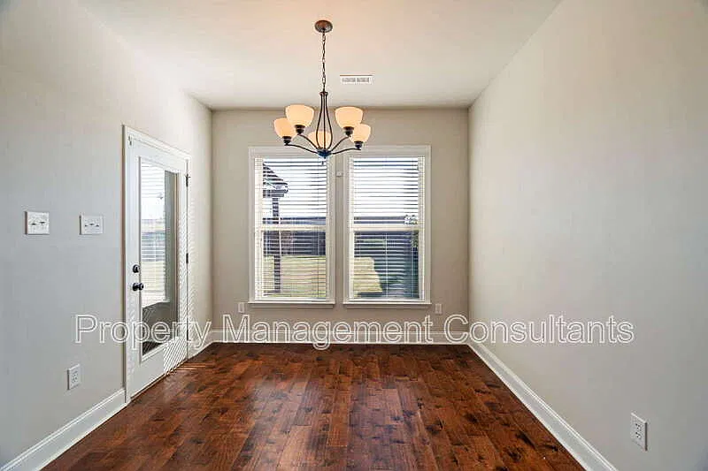 3 bed, 2.0 bath, 1648 sqft, $1,850 — Photo 2