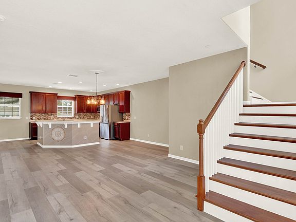 5th image of 153 Riggings Way