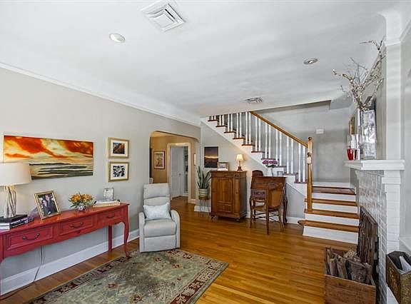 4th image of 67 Maryland Dr
