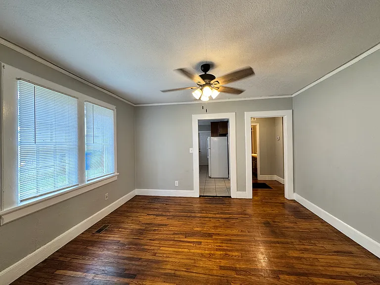 Diningroom - 13'4"x11'10"
