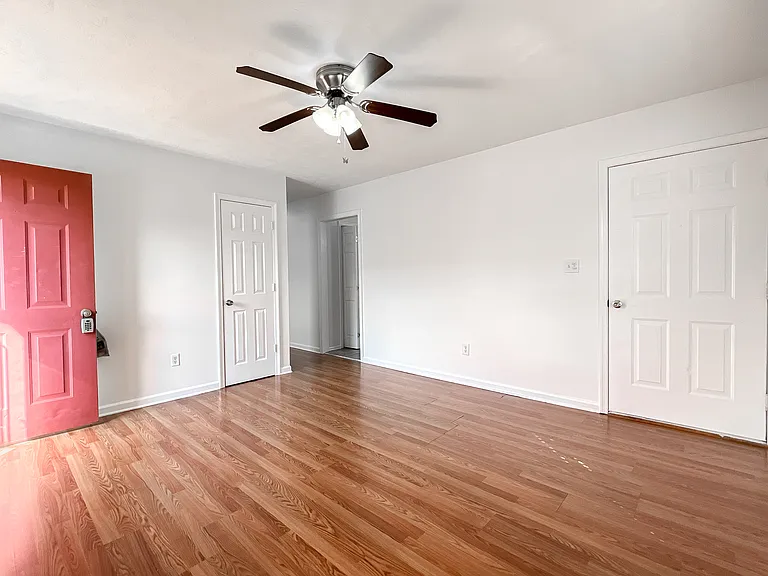1451 N Delphine Ave — Photo 7