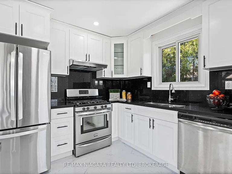 8235 Paddock Trail Dr #UPPER — Photo 9