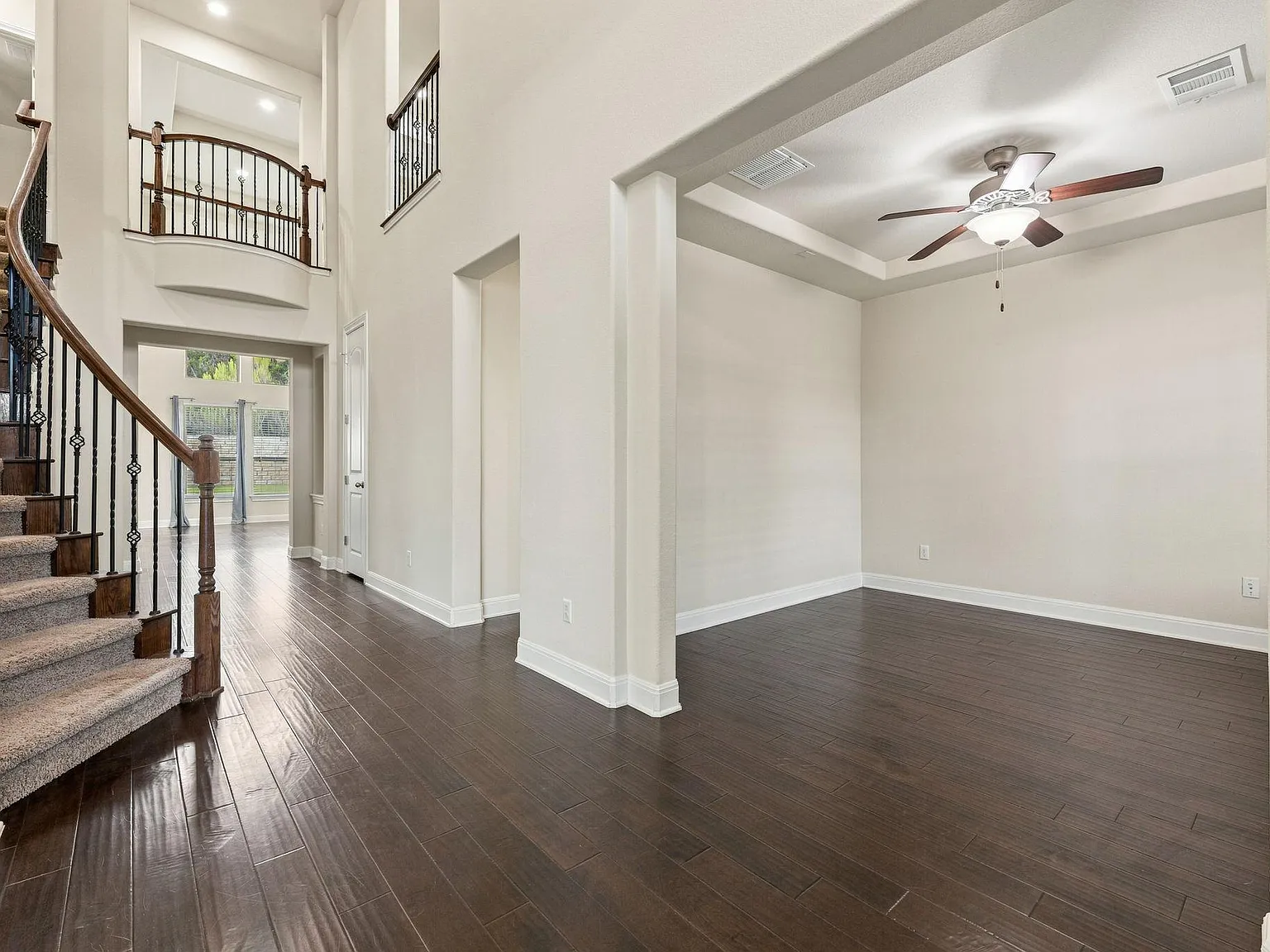5 bed, 3.5 bath, 3896 sqft, $4,100 — Photo 4