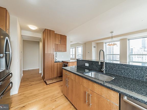 5th image of 1425 Locust St Unit 28A