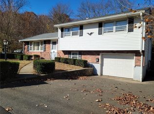 422 Country Club Rd, Waterbury, CT 06708