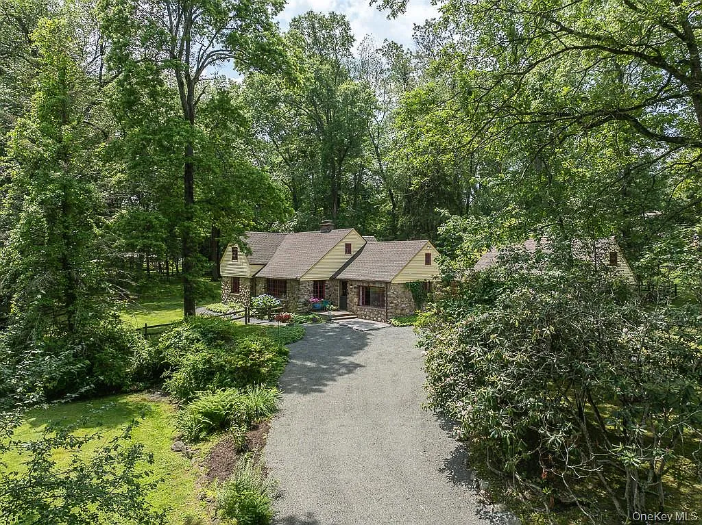 75 Van Houten Fields, West Nyack, NY 10994 — Photo 2