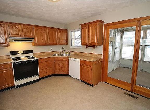 4th image of 4755 Fiji Dr
