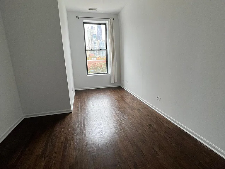 946 N Orleans St #303 — Photo 22