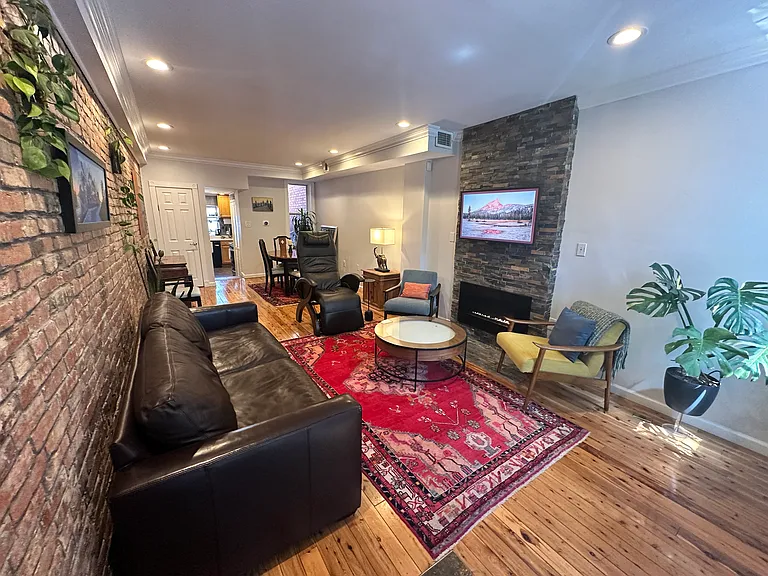 433 Warner St NW — Photo 3