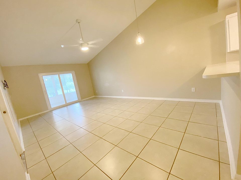 1st image of 128 Fairway Dr
