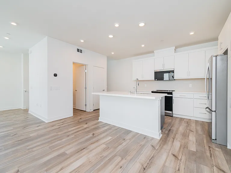 589 S Lyon St — Photo 7