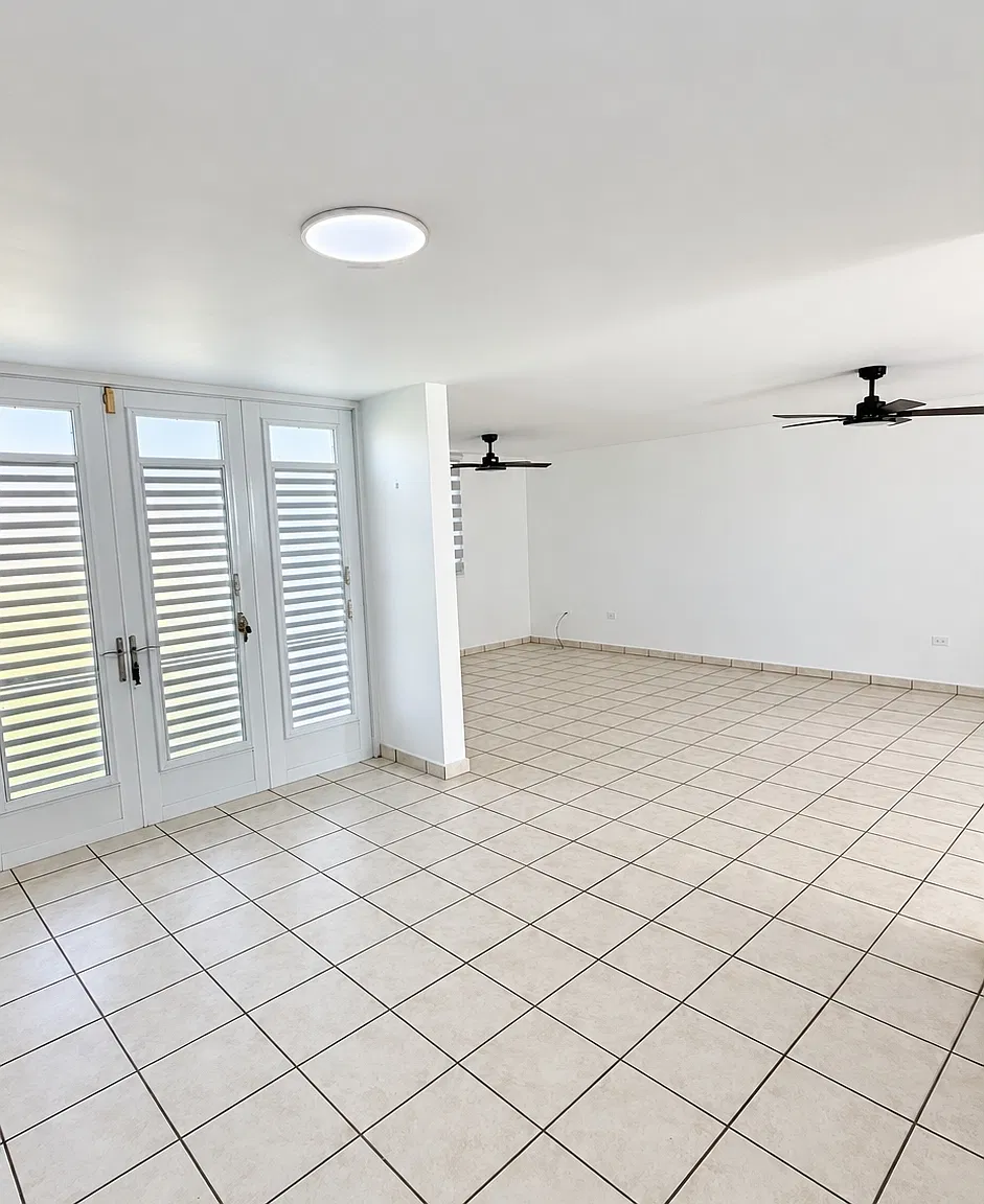 4 bed, 2.5 bath, 1972 sqft, $2,300 — Photo 3