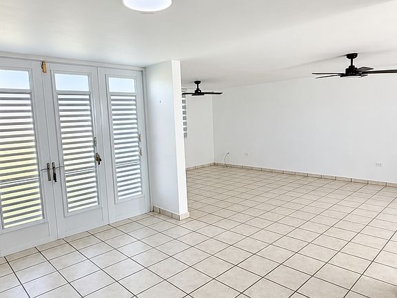 3rd image of 28 Almacigo