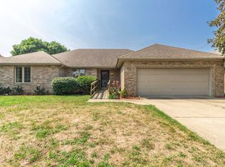 2226 E Powell St, Springfield, MO 65804