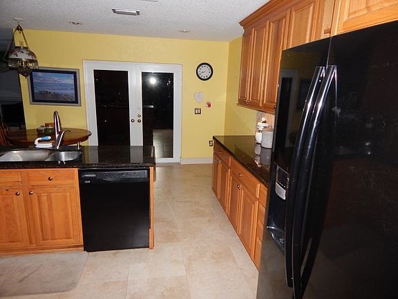 5th image of 1001 NW 94th Ter