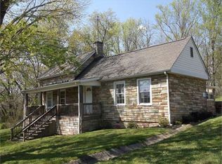 112 Roark St, Hurt, VA 24563