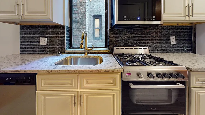 Rented by Bond New York | media 1