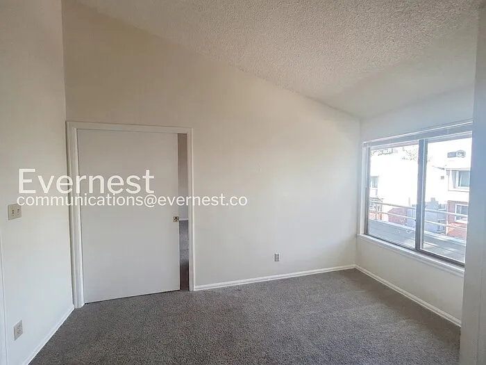 934 Acapulco Ct — Photo 10