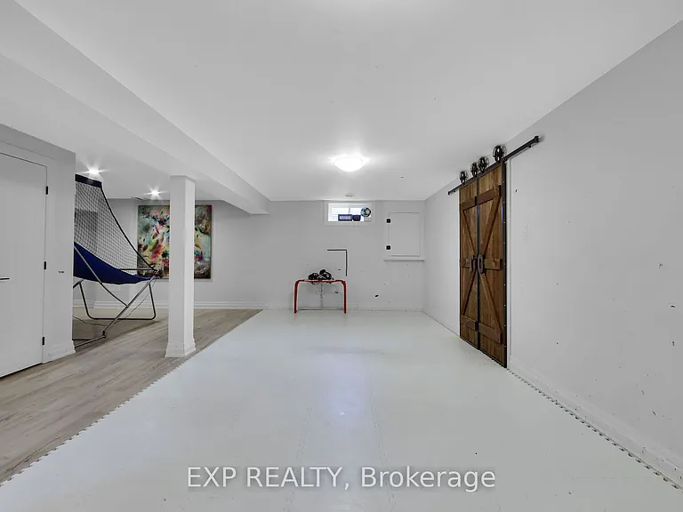895 Dresden Cres — Photo 36