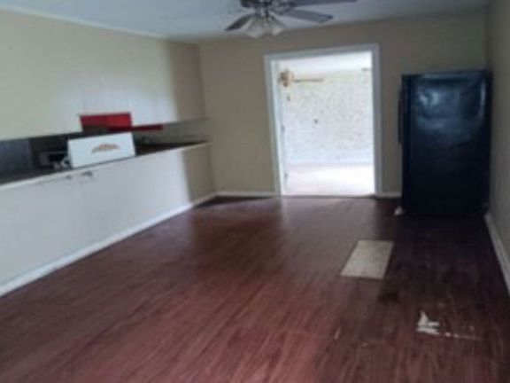 5th image of 1108 S Oak St