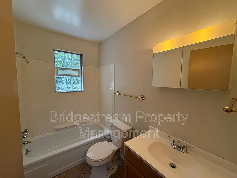 222-4 Sherman St — Photo 7