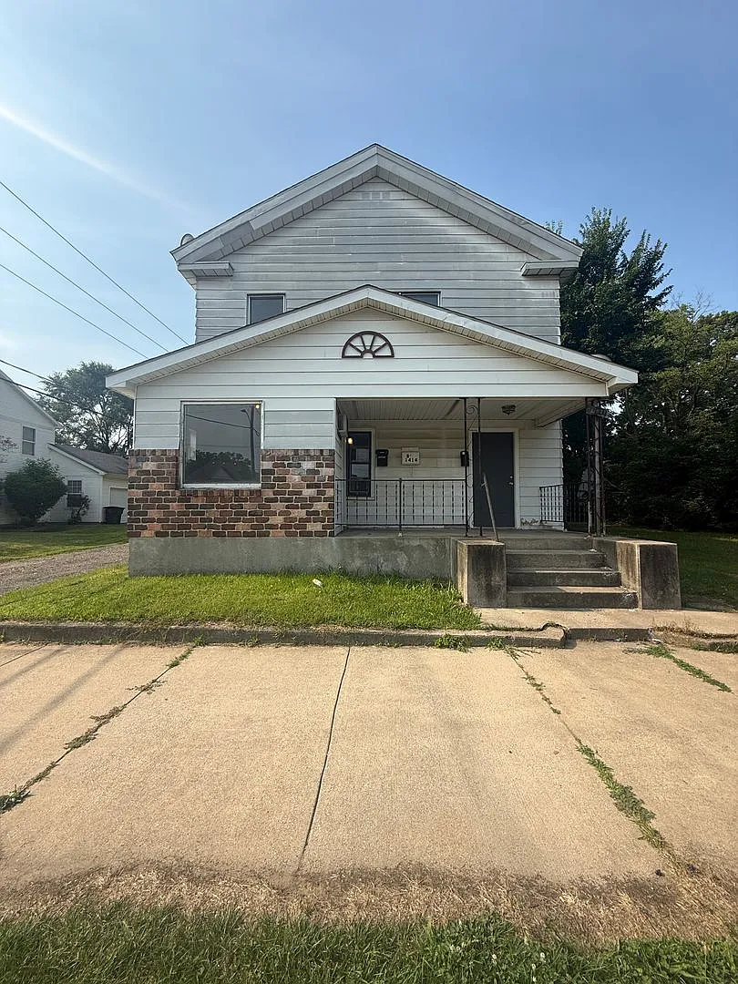 1414 W Washington St — Photo 1