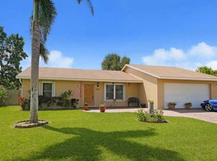 119 Raven Ct, Royal Palm Beach, FL 33411