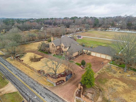 5th image of 701 Ridgeway St