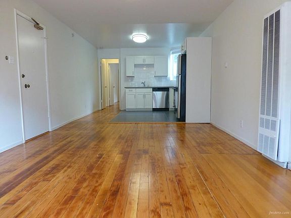 3rd image of 814 14th St APT 1