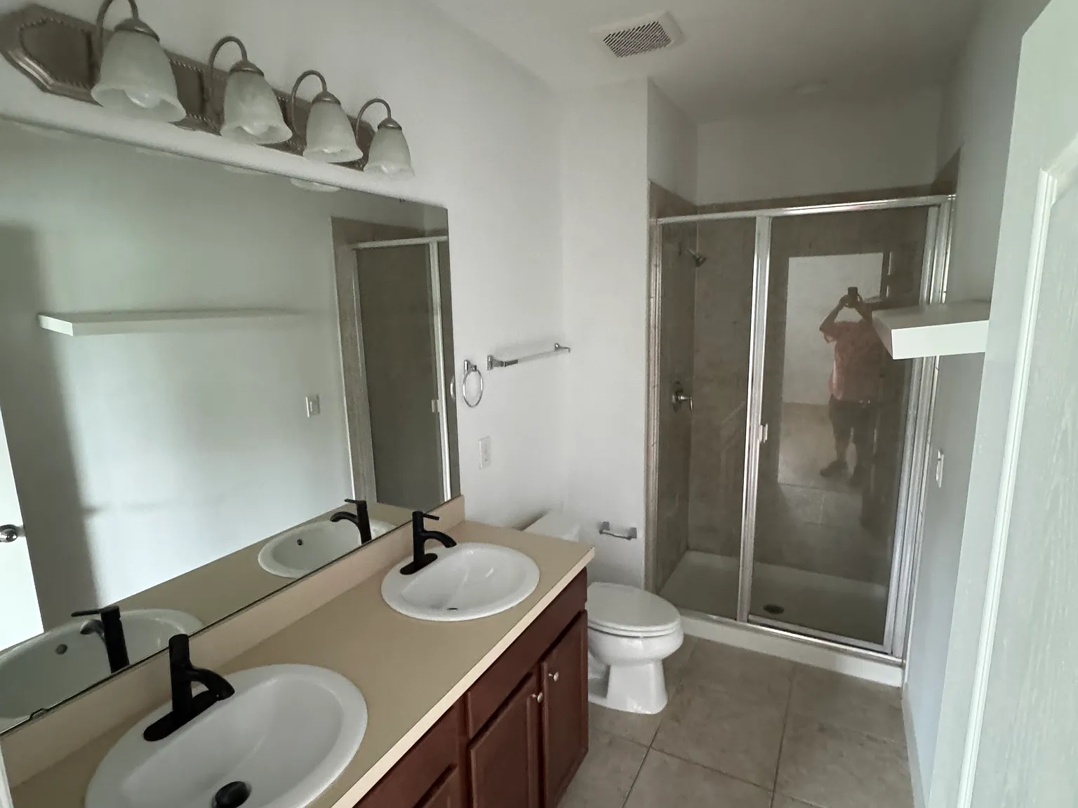 3 bed, 2.5 bath, 1460 sqft, $2,400 — Photo 2