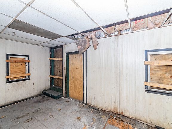 3rd image of 9002 S Mackinaw Ave