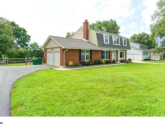2nd image of 3333 Skyline Dr