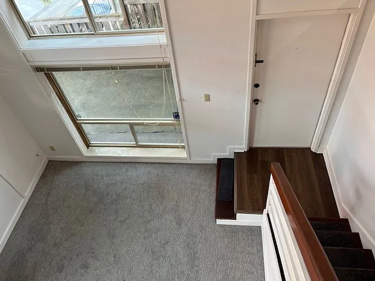 Renovated Queen Anne Apartment — Photo 6