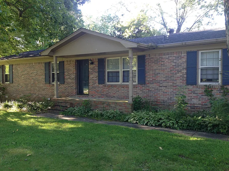 512 Layne St — Photo 2