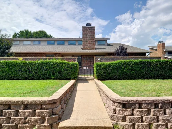 1129 Forest Creek St, Benbrook, TX 76126