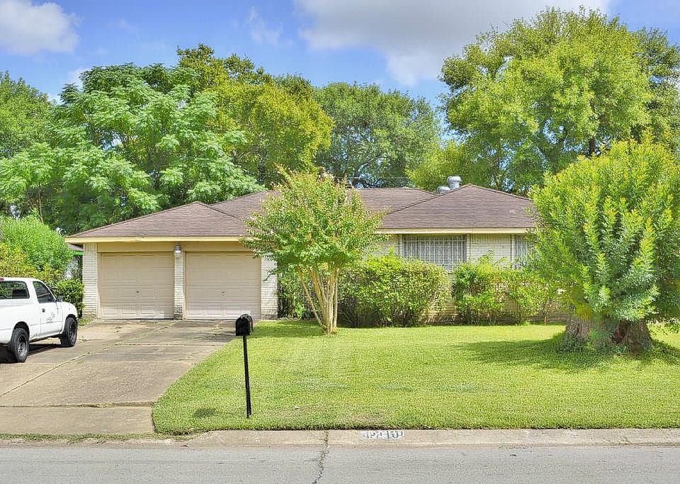 1st image of 11110 Carvel Ln
