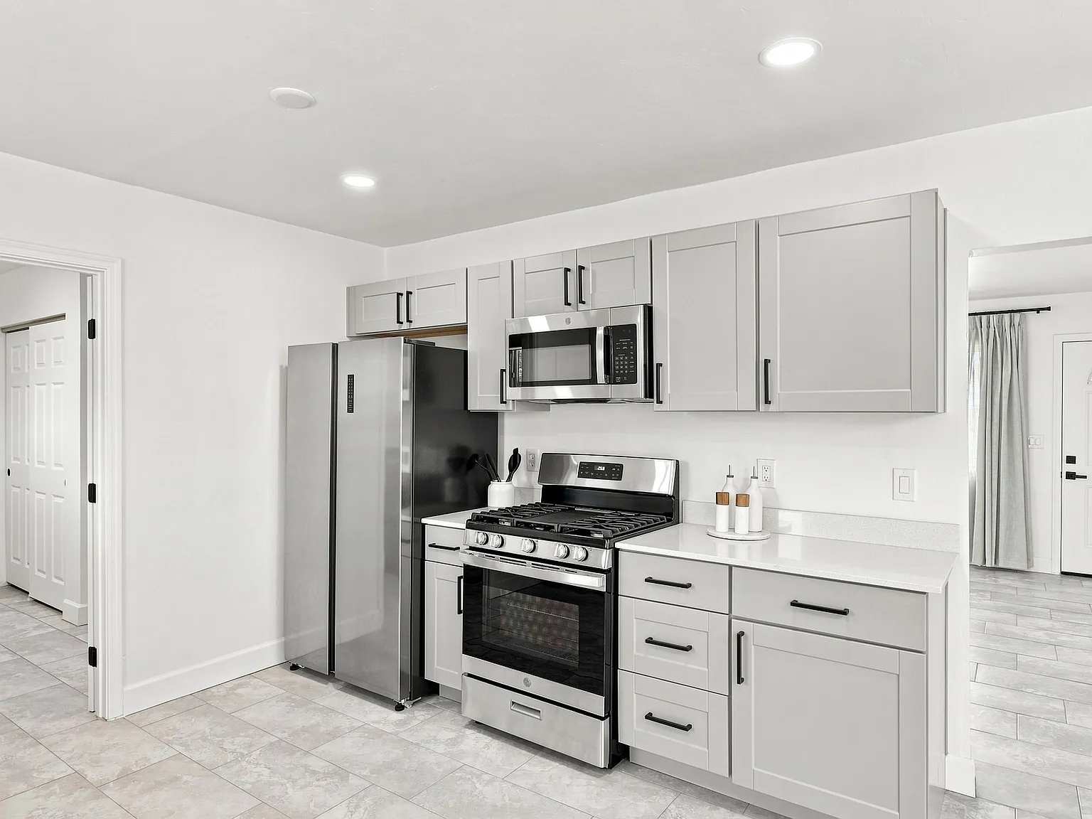 3 bed, 1356 sqft, $1,995 — Photo 4